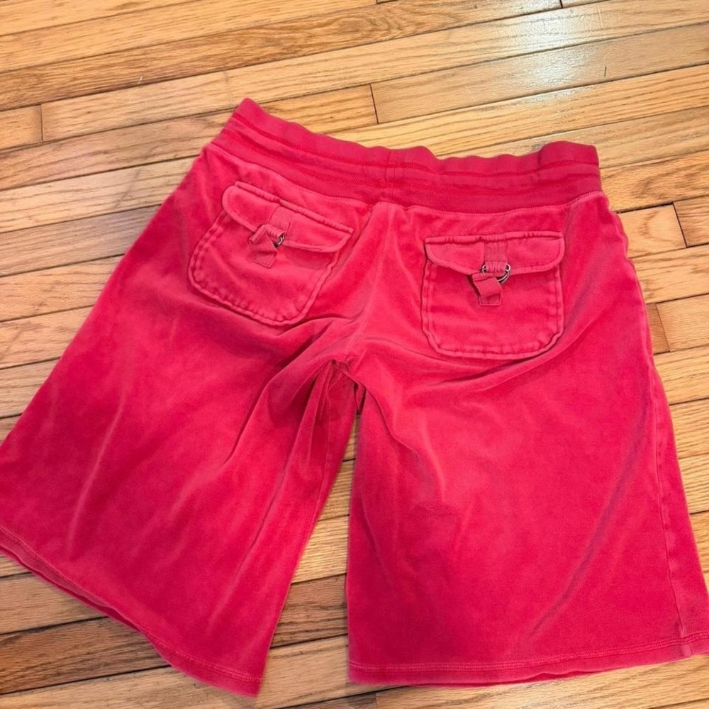 Y2K 2000s style red cargo shorts with pockets - Picture 3 of 8
